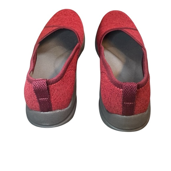 Bzees Women's Red Knit Slip-On Shoes Machine Washable Size 9 - Picture 9 of 13